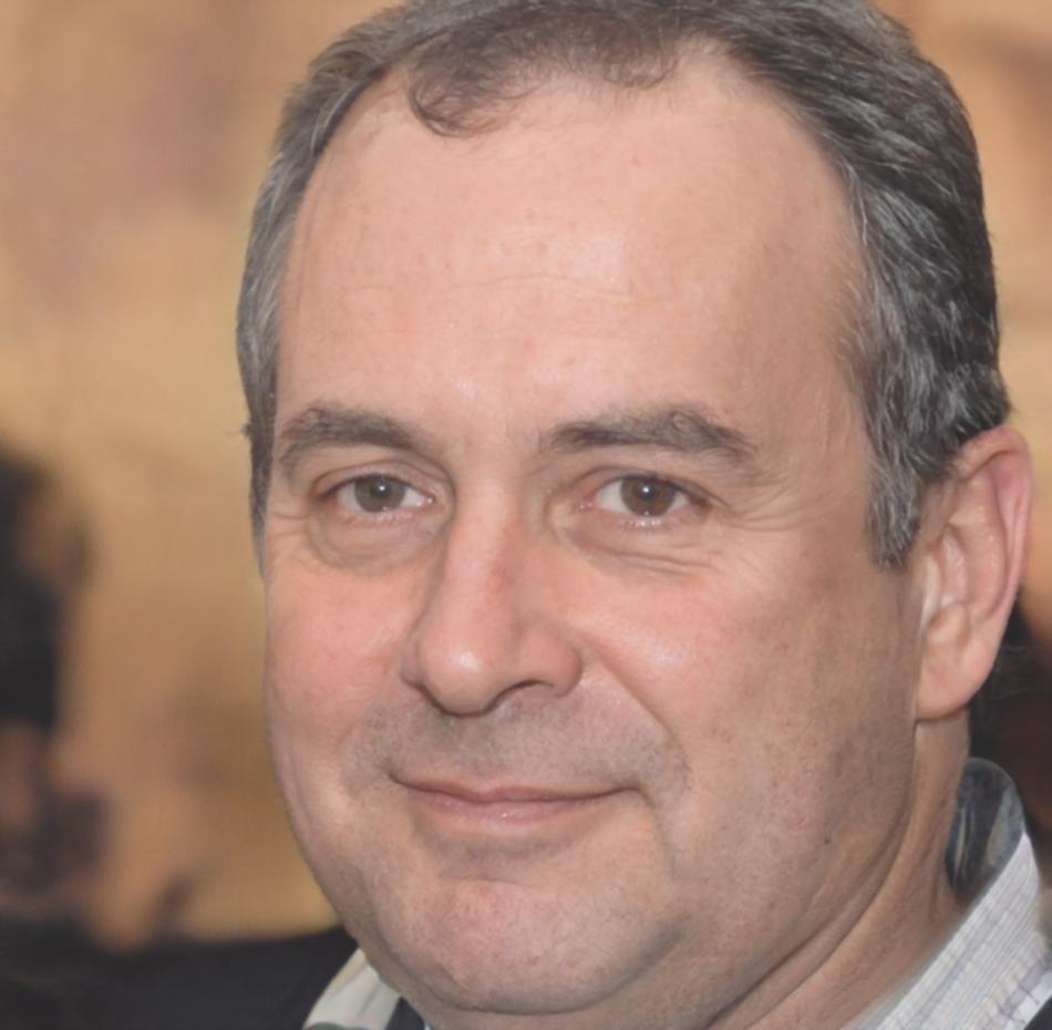 Carlos Mendoza, Director de Educación Financiera